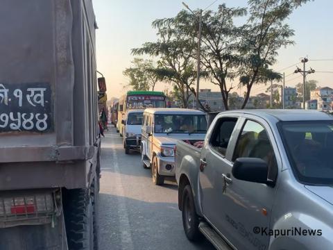 उर्लाबारीमा बसको ठक्करले एक पुरुषको मृत्यु, आफन्तद्वारा सडक अवरोध